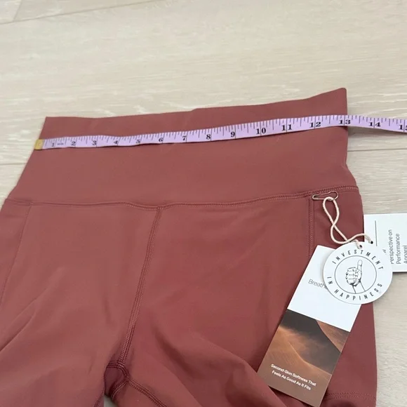 Vuori Studio Pocket Legging in Rosewood - Picture 5 of 9